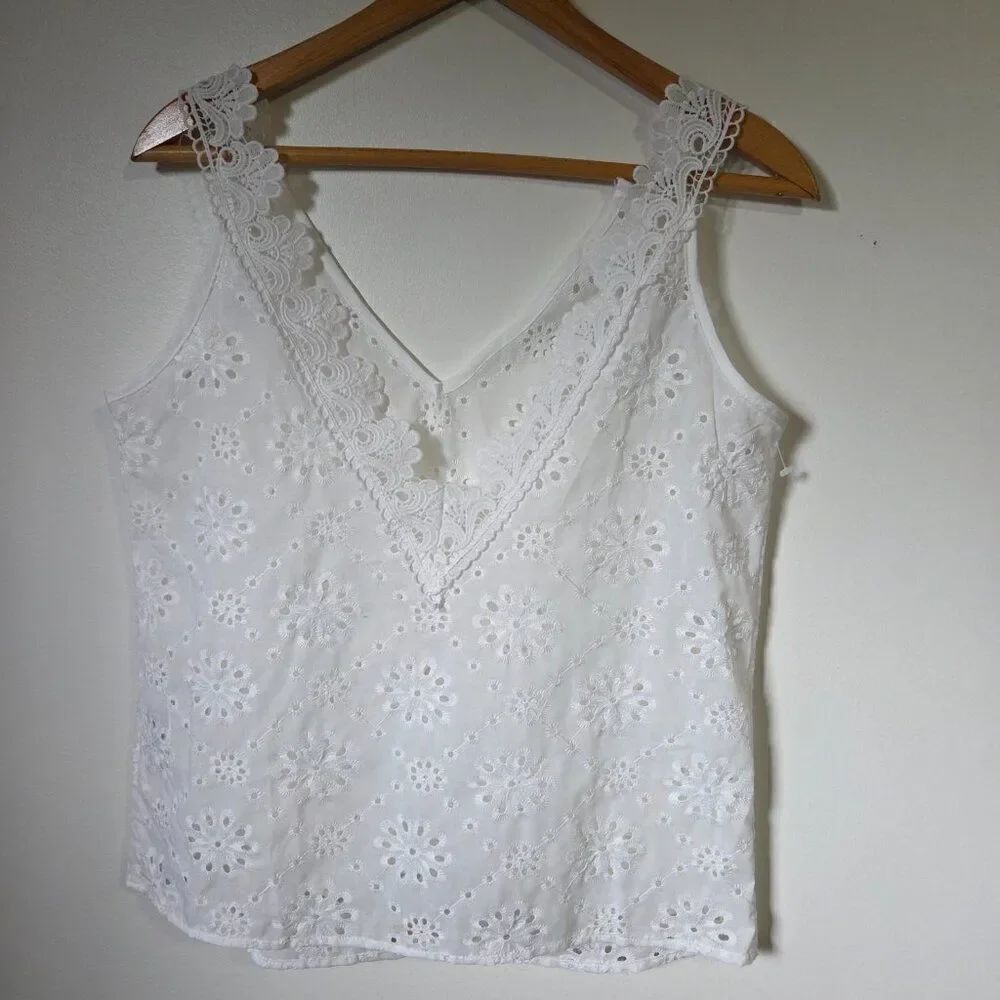 NEVER WORN SHEIN WHITE LACED V NECK TANK TOP SIZE SMALL